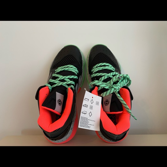 Hi I am selling Brand new Adidas sneakers - Picture 4 of 6